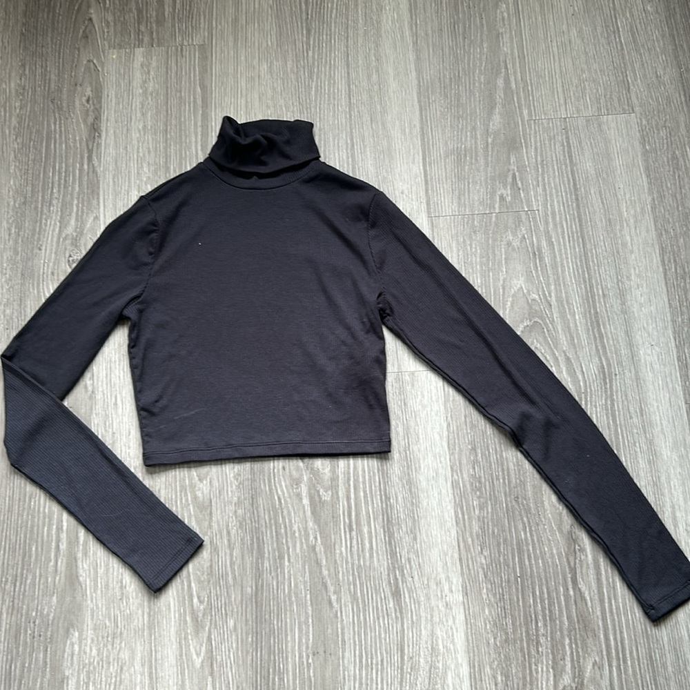 Levi’s Oriel Black Long Sleeve Turtleneck Crop Top